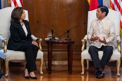 Phó Tổng thống Mỹ công bố tài trợ 'khủng' trong chuyến thăm 'lịch sử' đảo Philippines