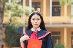 Con gái đỗ trường Y, mẹ nghèo bán bò, vay mượn lo giấc mơ bác sĩ cho con