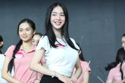 Thí sinh Hoa hậu Việt Nam miệt mài ráp sân khấu trước chung khảo