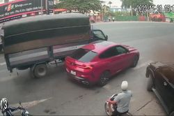 Sang đường lơ ngơ, xe BMW X6 bị ô tô tải đâm rụng gương