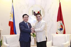 Chủ tịch Quốc hội hội đàm với Chủ tịch Thượng viện Philippines