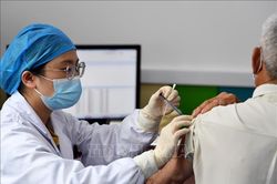 IMF kêu gọi Trung Quốc tăng cường tiêm vaccine ngừa COVID-19 và hỗ trợ lĩnh vực bất động sản