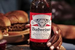 Budweiser tặng toàn bộ số bia không bán hết cho đội vô địch World Cup 2022