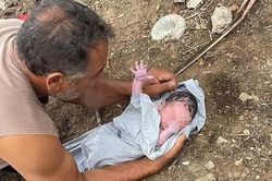Xót xa em bé sơ sinh mới chào đời bị ném xuống sông và cái kết 'ngọt ngào'