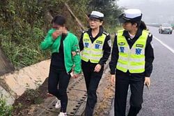 Cãi nhau vì chồng không mua đồ ăn sáng, cô vợ có màn 'ăn vạ' khiến chồng 'toát mồ hôi hột'