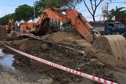TPHCM: Cuối năm người dân lại khổ sở với 'lô cốt', đào đường