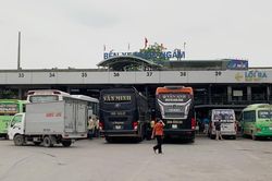 'Xe dù, bến cóc' nở rộ khiến nhiều doanh nghiệp vận tải muốn 'bỏ bến chạy dù'