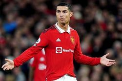 CLB Anh đề nghị Ronaldo mức lương 35 bảng mỗi tuần