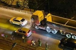 Đi vào đường trên cao, tài xế xe máy tử vong sau va chạm với xe bồn