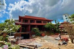Cận cảnh tháo dỡ công trình xây trái phép trong biệt phủ của đại gia ở Quảng Ngãi