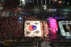 Hàn Quốc cho tụ tập cổ vũ World Cup sau thảm kịch Itaewon