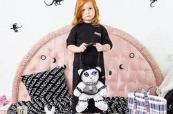 Balenciaga gây sốc với quảng cáo trẻ em với gấu bông