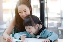 Có một giai đoạn đặt nền móng cho việc học của trẻ, cha mẹ lơ là, con dễ 'trượt dốc'