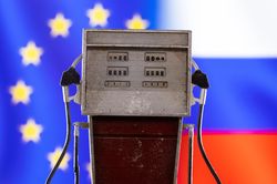 EU chia rẽ về mức giới hạn giá dầu Nga