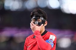 Cận cảnh chiếc mặt nạ của Son Heung-min gây sốt trận Uruguay hòa Hàn Quốc