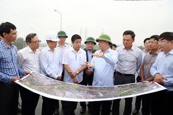 Kiểm tra dự án đường Vành đai 4, Bí thư Thành ủy Hà Nội yêu cầu phải sâu sát, quyết liệt từng việc hơn nữa