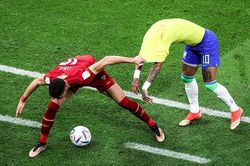 Lý do Neymar cởi áo trong trận nhưng không bị phạt thẻ vàng