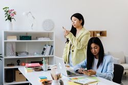 Vượt qua những tình huống rối ren chốn văn phòng