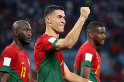 Ronaldo là cầu thủ đầu tiên ghi bàn tại 5 kỳ World Cup liên tiếp
