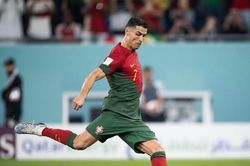 HLV Ghana: Trọng tài thổi penalty để làm quà cho Ronaldo!