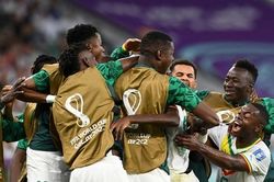 Highlights - Những cú đại bác của Senegal dồn Qatar vào 'tử địa'