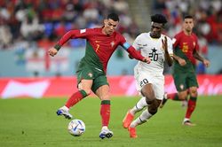 CR7 đi vào lịch sử, Bồ Đào Nha giành chiến thắng 3-2 trước Ghana