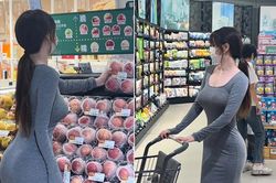 'Hot girl siêu thị' gây mê với body đồng hồ cát, gương mặt xinh như búp bê