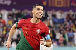 Giúp Bồ Đào Nha hạ Ghana, Ronaldo vượt Messi và Pele để lập siêu kỷ lục