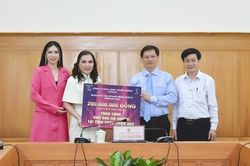 Tặng 200 triệu cho bà con nghèo tỉnh Thừa Thiên Huế
