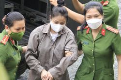 Xét xử 'dì ghẻ' hành hạ bé gái 8 tuổi đến chết: VKS nói không gì có thể bù đắp