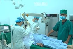 Phẫu thuật đục thủy tinh thể miễn phí cho người dân nghèo vùng biên giới Gia Lai và Kon Tum