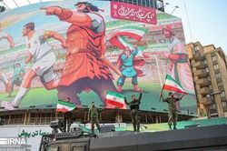 Cách Iran ăn mừng chiến thắng: đi bão bằng ôtô, phát kẹo, lính đặc nhiệm phất cờ trên xe bọc thép