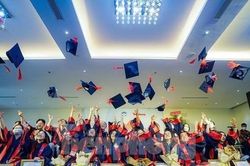 Học bổng Nâng bước Thủ khoa: 'Em mong sớm khỏi bệnh để được đi nhận học bổng'