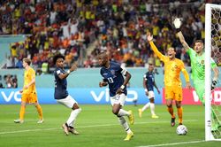 Ecuador cầm chân Hà Lan, Qatar chính thức bị loại