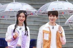 Rộ tin nữ diễn viên Angelababy hẹn hò đàn em kém 10 tuổi