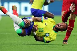 Neymar chia tay vòng bảng World Cup 2022: Trả giá cho thói quen biểu diễn?