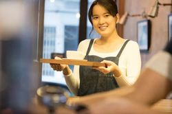 Thấy em dâu vất vả, tôi định cho 6 triệu mỗi tháng nhưng em từ chối
