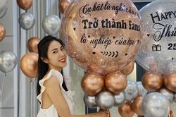 Thủy Tiên bất ngờ với tiệc sinh nhật do Công Vinh và fans bí mật thực hiện
