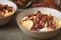 Tự làm granola tại nhà ăn sáng hay ăn vặt vừa ngon, vừa rẻ