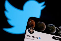 Elon Musk 'thổi bay' đế chế quảng cáo 5 tỉ USD của Twitter?