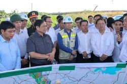 Thủ tướng Phạm Minh Chính kiểm tra, khảo sát 3 dự án trọng điểm tại TP. Hồ Chí Minh