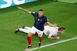 Mbappe ghi cú đúp hạ Đan Mạch, tuyển Pháp qua vòng bảng World Cup 2022