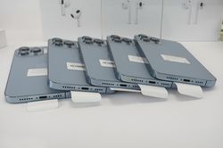 Người dùng Việt tìm mua iPhone 13 trả bảo hành giá rẻ