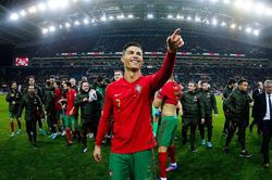 Ronaldo, một á thần rắc rối