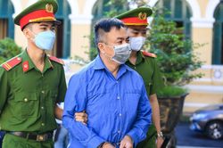 Cựu Giám đốc Bệnh viện Mắt TP.HCM và 7 đồng phạm hầu Tòa