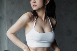 TikToker Lê Bống khoe đường cong tuyệt mỹ tại phòng gym