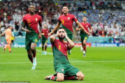 Hạ gục 2-0 Uruguay, Bồ Đào Nha sớm giành quyền vào vòng 1/8