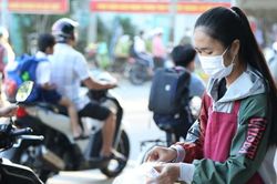 Nữ sinh IT bươn chải mưu sinh trước giờ đến lớp