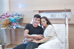 Thủ thành Bùi Tiến Dũng xúc động khoe con trai đầu lòng