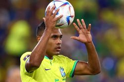 Tuyển thủ Brazil thứ 3 phải nghỉ thi đấu